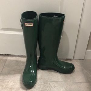 Army green barely worn Hunter Boots